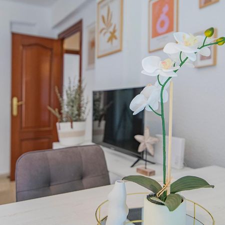 Delfin Retreat Con Terraza Junto A Parada De Metro Grenada Zewnętrze zdjęcie