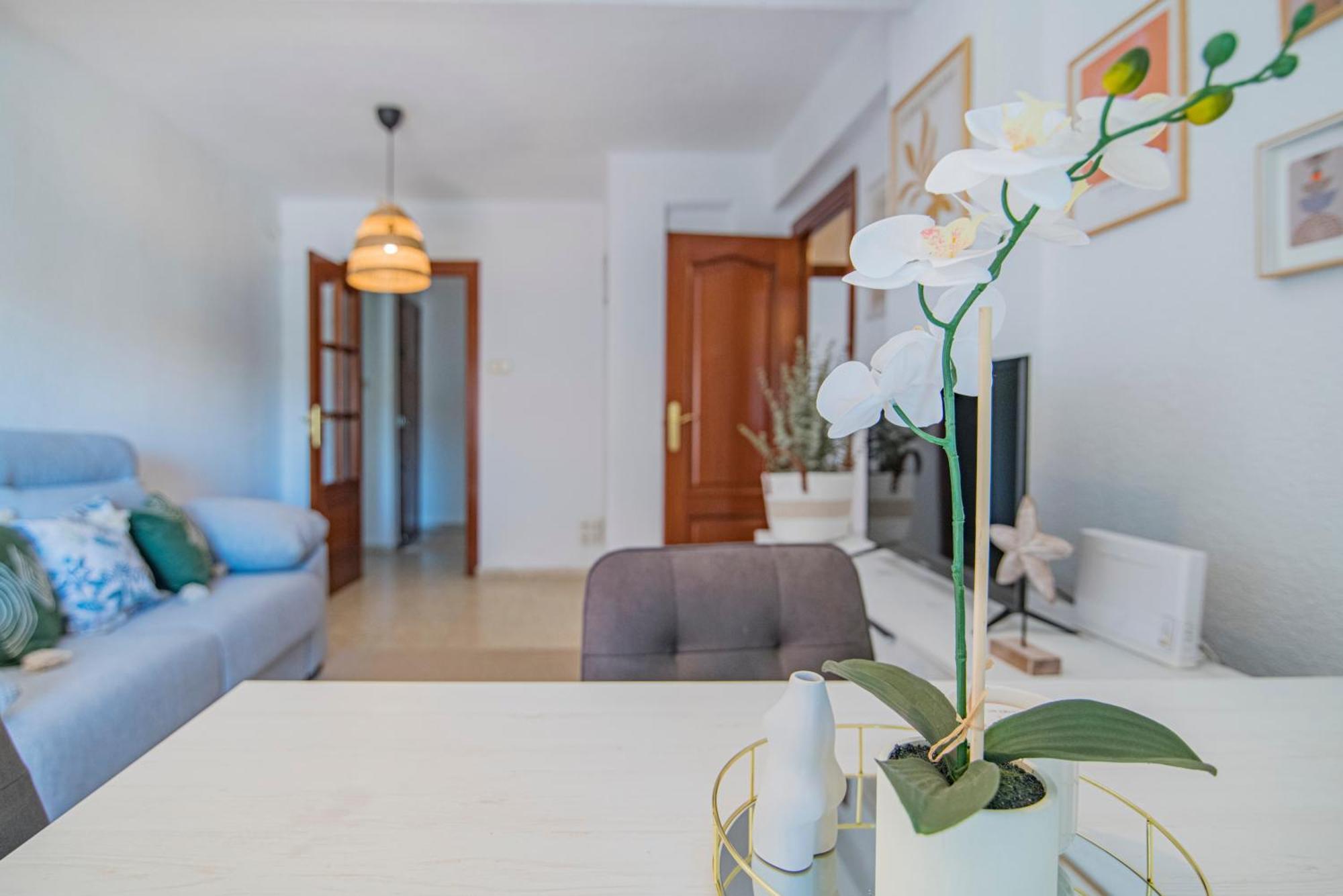 Delfin Retreat Con Terraza Junto A Parada De Metro Grenada Zewnętrze zdjęcie
