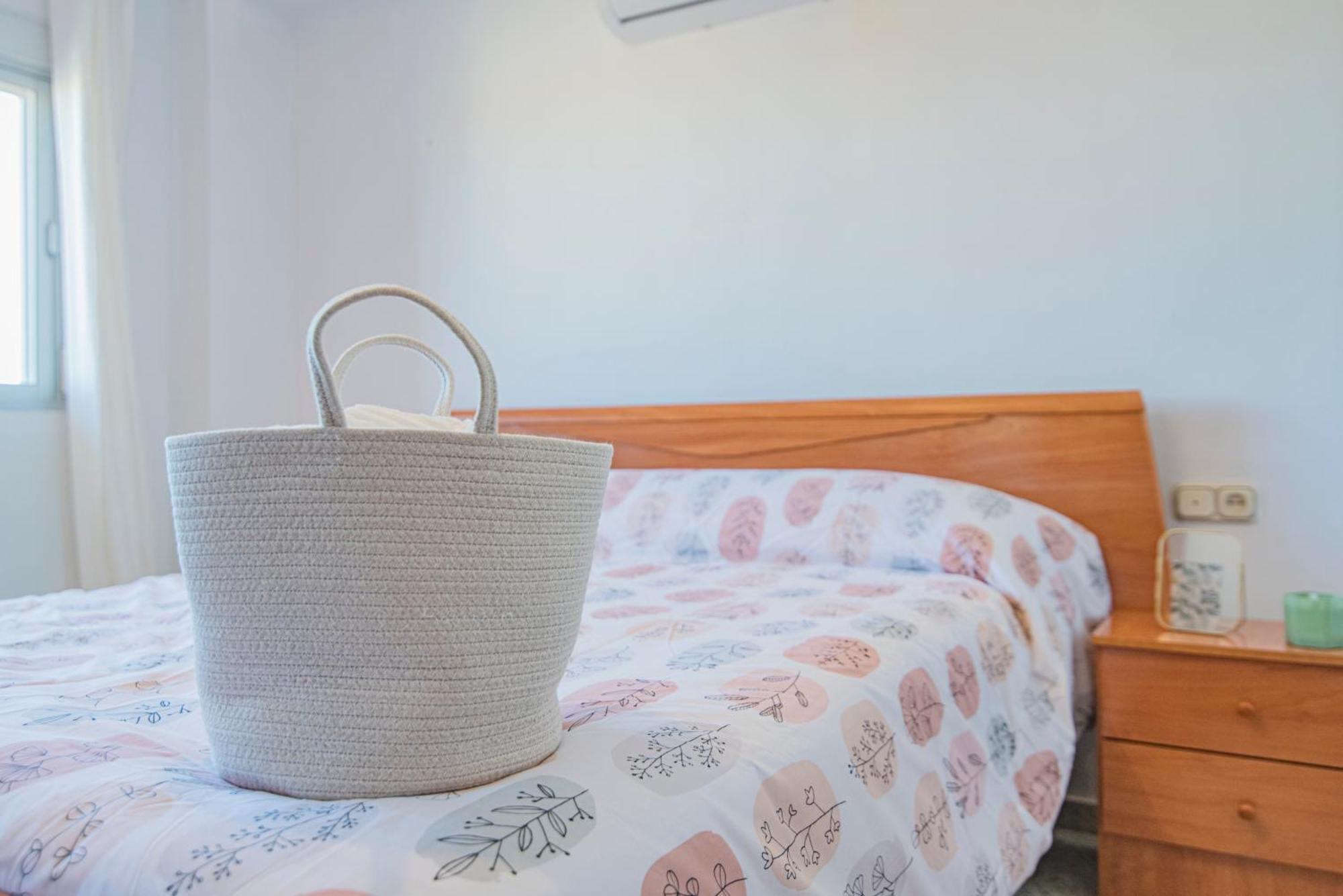Delfin Retreat Con Terraza Junto A Parada De Metro Grenada Zewnętrze zdjęcie
