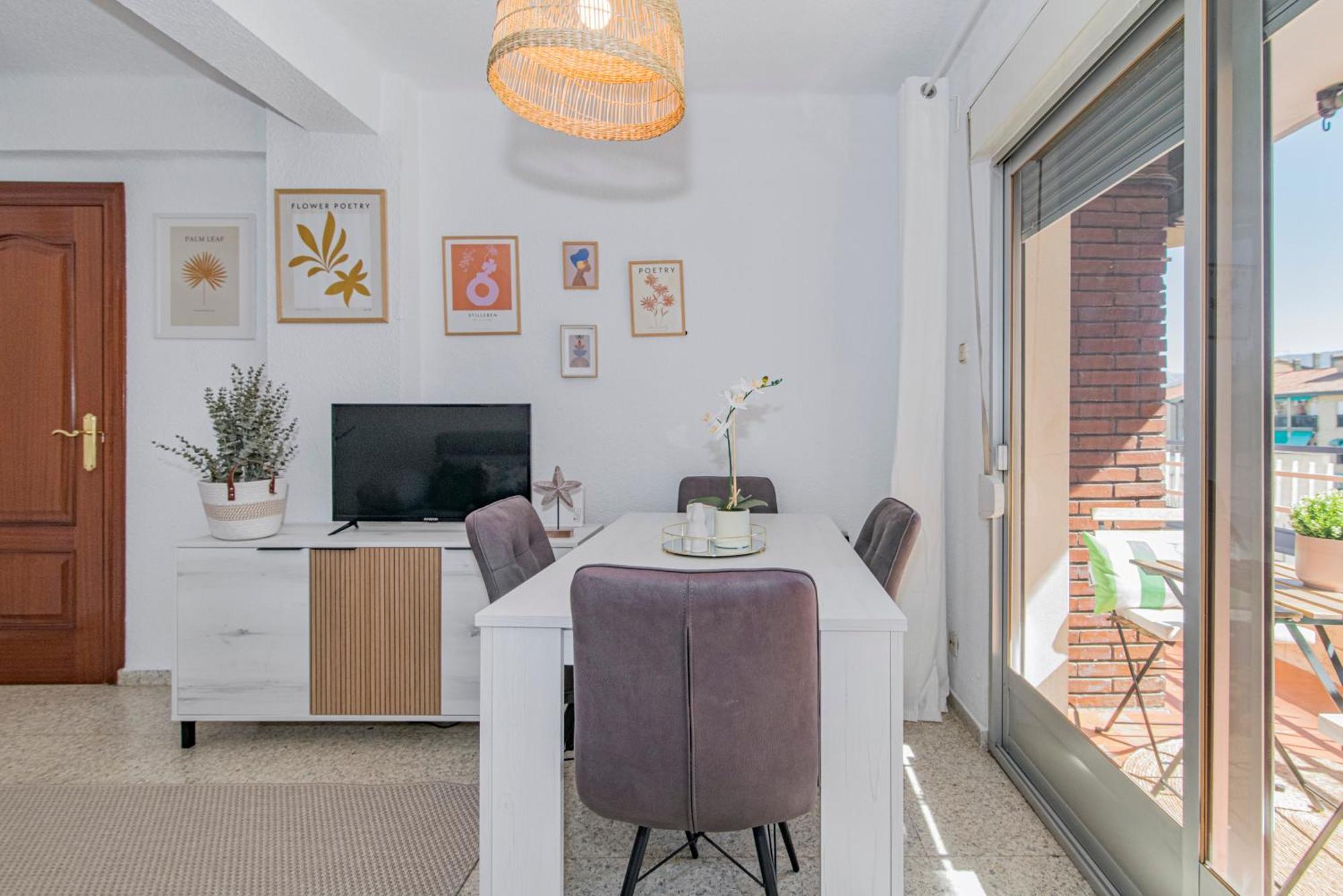 Delfin Retreat Con Terraza Junto A Parada De Metro Grenada Zewnętrze zdjęcie