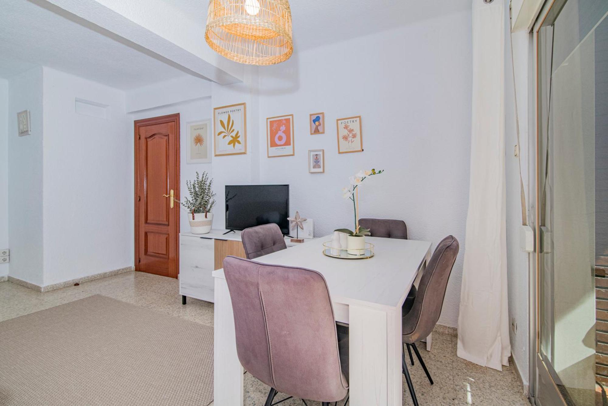 Delfin Retreat Con Terraza Junto A Parada De Metro Grenada Zewnętrze zdjęcie