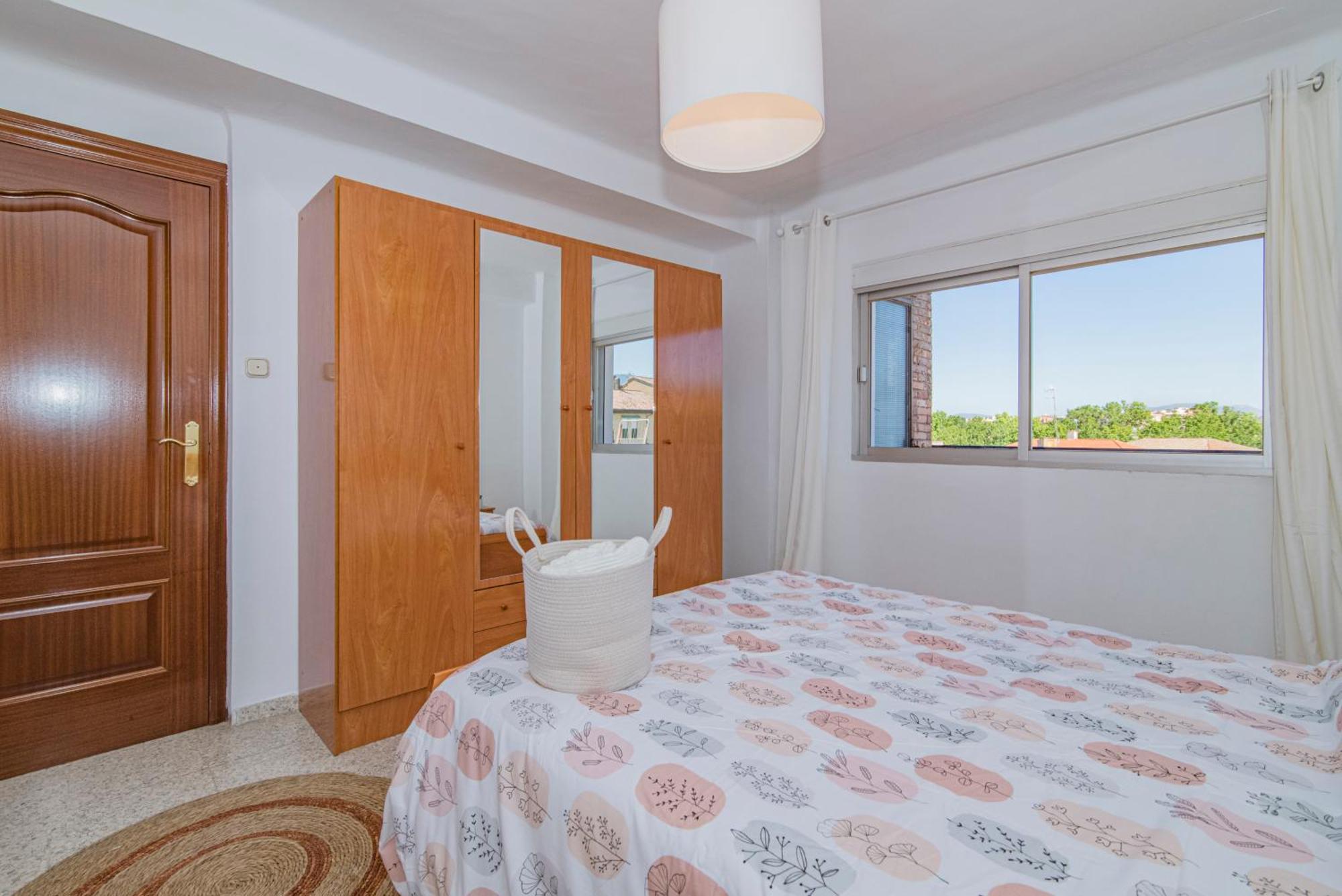 Delfin Retreat Con Terraza Junto A Parada De Metro Grenada Zewnętrze zdjęcie