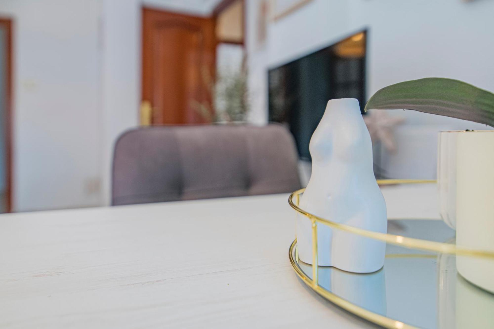 Delfin Retreat Con Terraza Junto A Parada De Metro Grenada Zewnętrze zdjęcie