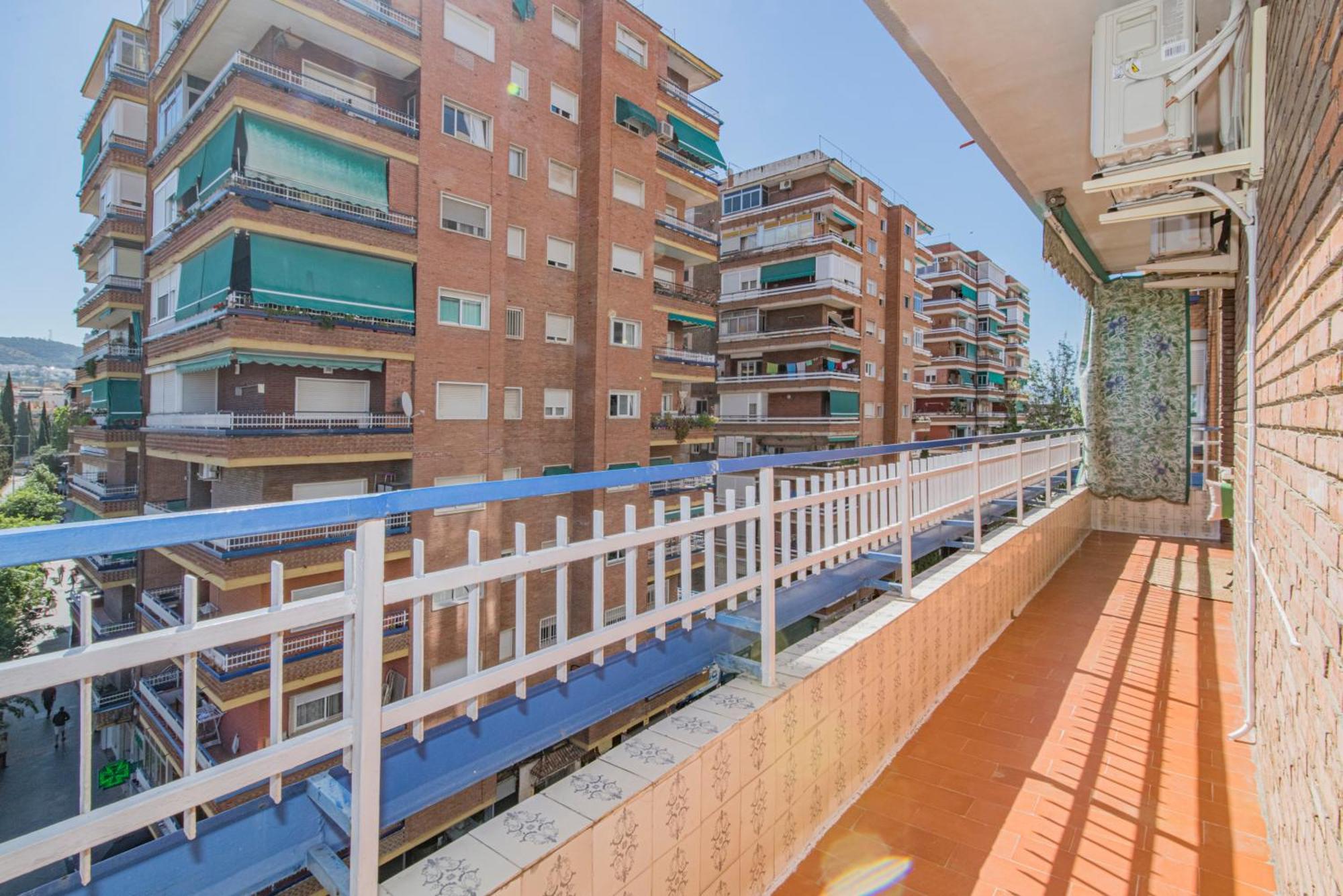 Delfin Retreat Con Terraza Junto A Parada De Metro Grenada Zewnętrze zdjęcie