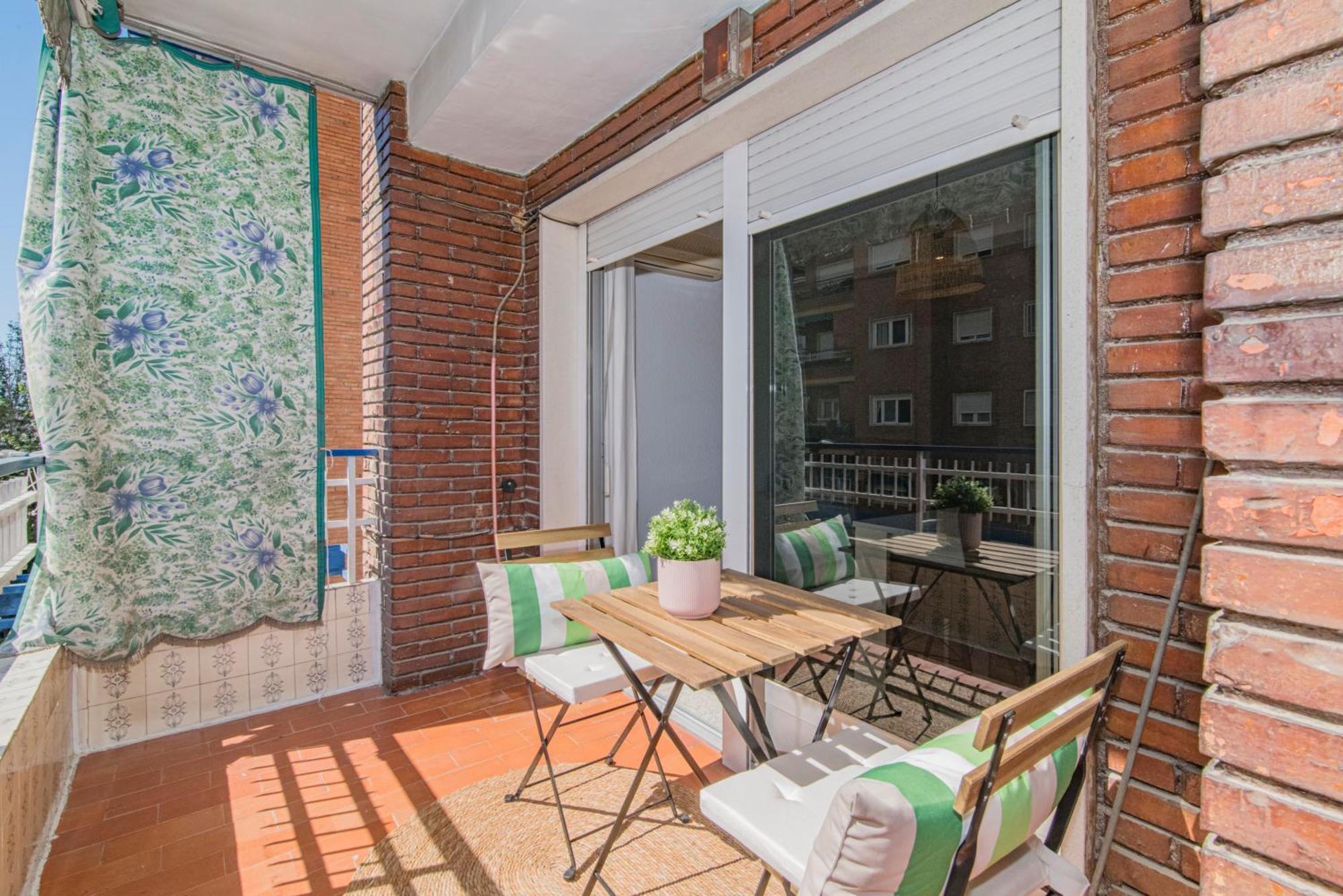Delfin Retreat Con Terraza Junto A Parada De Metro Grenada Zewnętrze zdjęcie