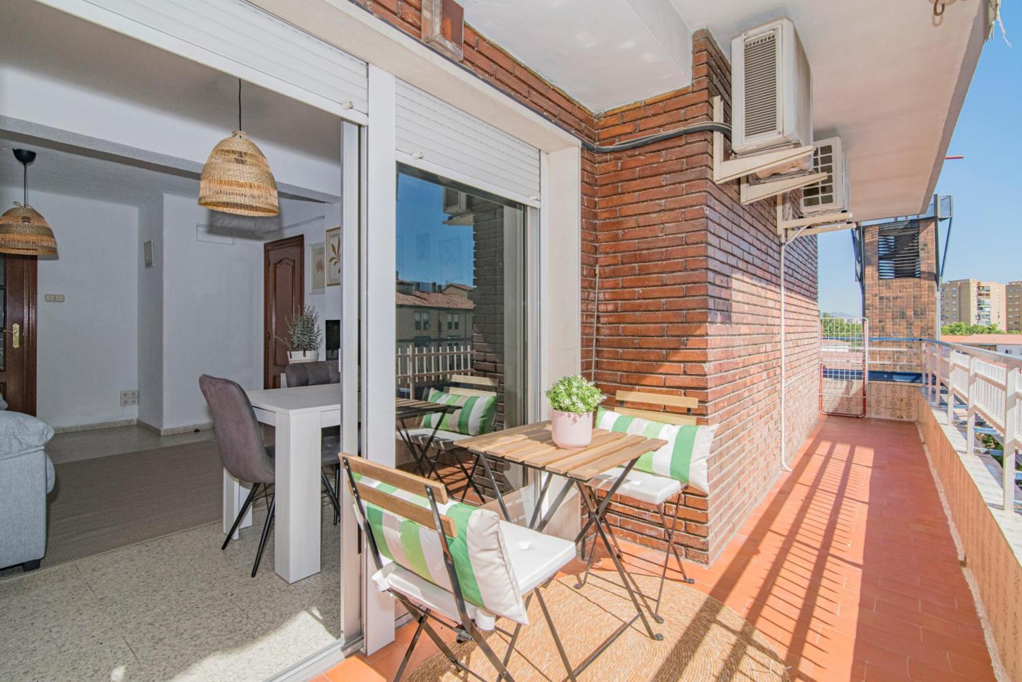Delfin Retreat Con Terraza Junto A Parada De Metro Grenada Zewnętrze zdjęcie